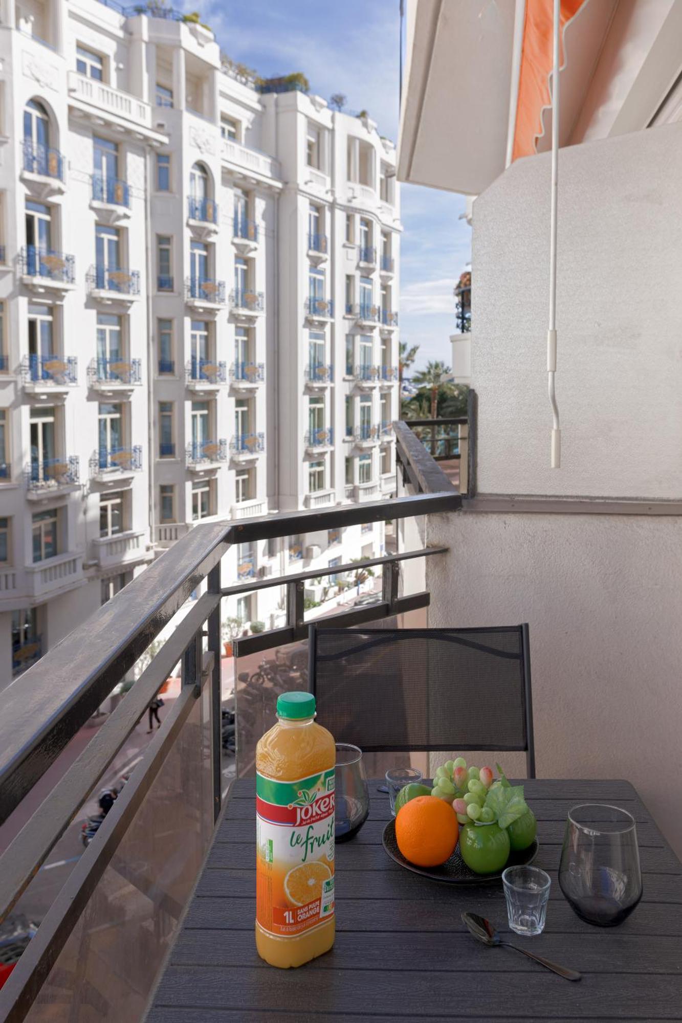 L'Unique Maubourg - Next Hotel Martinez - Terrasse Канны Экстерьер фото